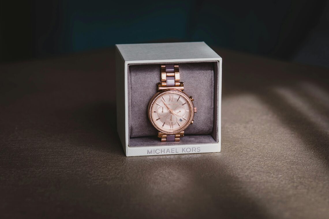 Oplev luksus med Michael Kors ure og smykker hos Guldsmed Østergaard